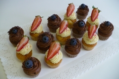 čokoládové a vanilkové minicupcakes